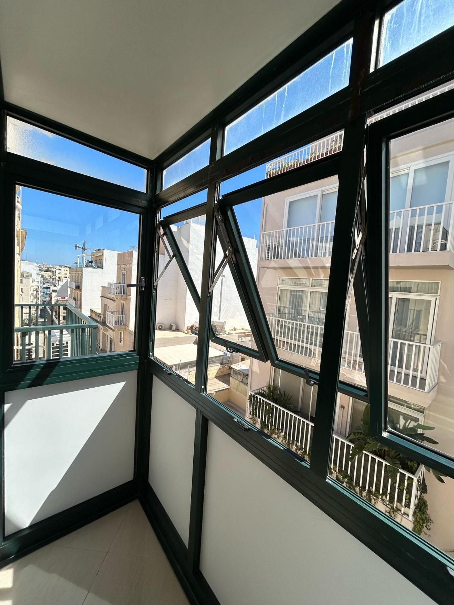Island Breeze Διαμέρισμα Saint Julian's Εξωτερικό φωτογραφία